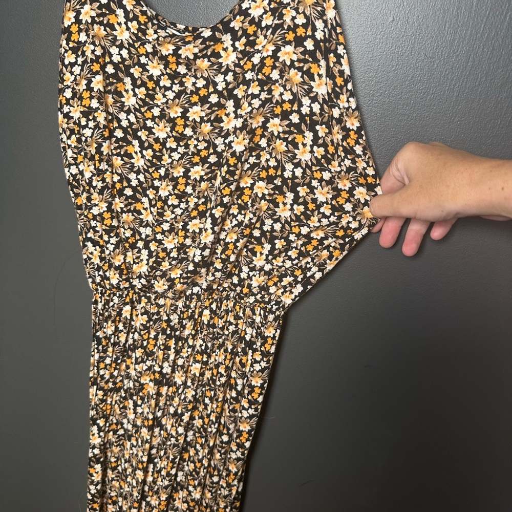 All In Favor | Floral Maxi Dress | Adjustable Straps | Ruched Waist | Medium - Picture 3 of 8